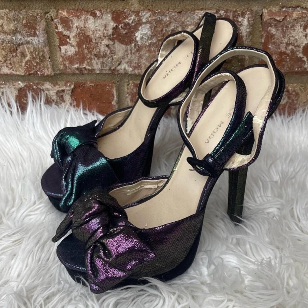 Pelle Moda Gisella Iridescent Suede Purple & Green Peep Toe Sandals
7.5 - Picture 3 of 6